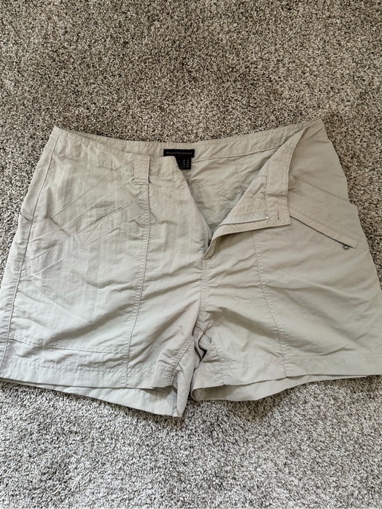 Royal Robbins Pants - Royal Robbins Light Taupe Bermuda Shorts with Side Zip Pocket